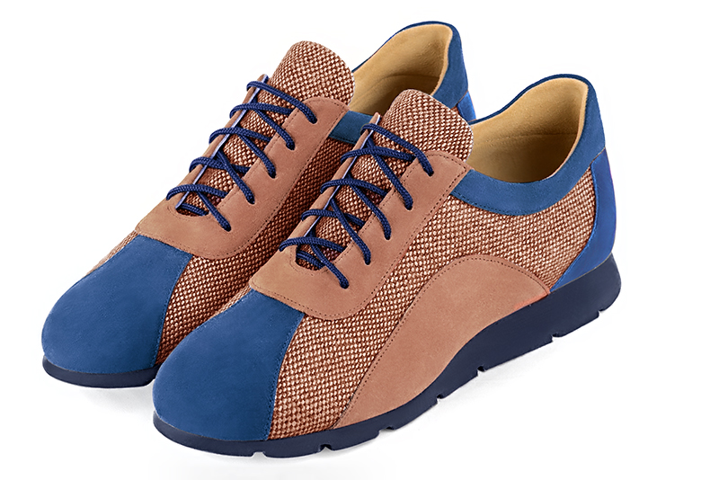 Basket femme habill e bleu lectrique et orange corail. Semelle fine